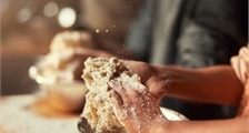 Kids Workshop Zeeland Bolus baking at Center Parcs Port Zélande