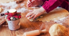 Kids Workshop: Baking honey biscuits at Center Parcs Terhills Resort